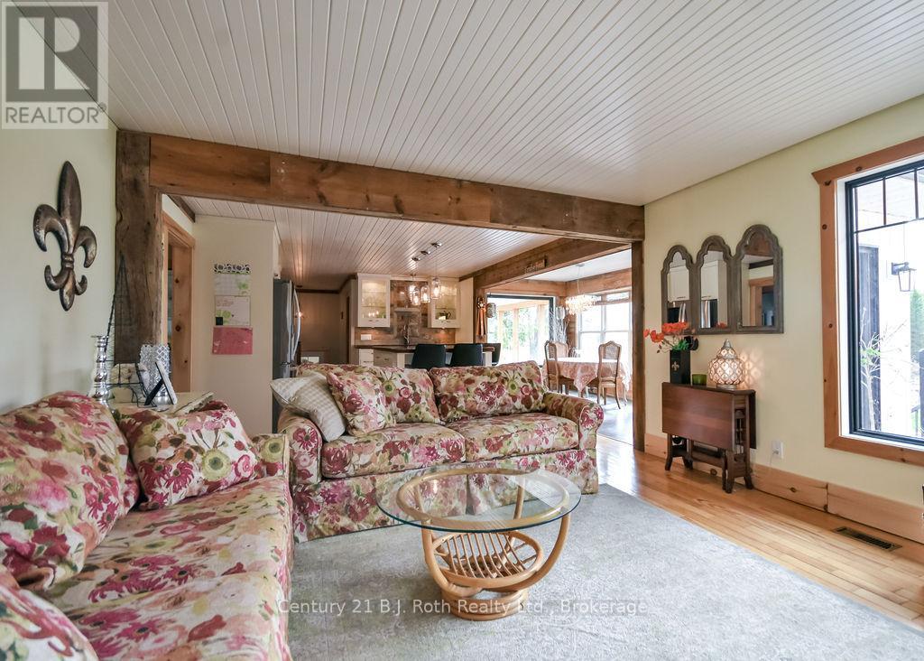 465 Ridge Road E, Oro-Medonte, Ontario  L0L 2E0 - Photo 9 - S13764294