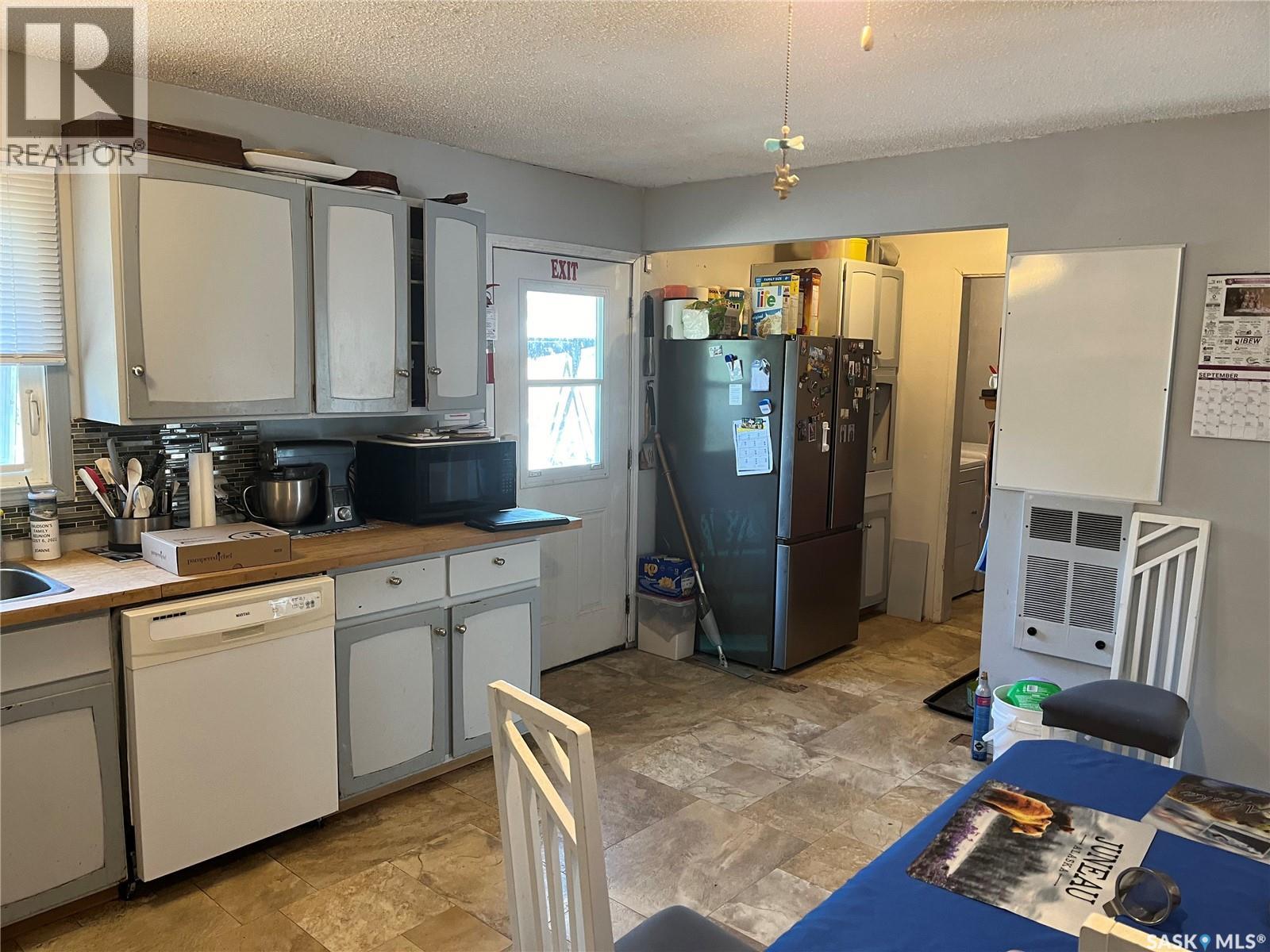 128 1st Avenue S, Coronach, Saskatchewan  S0H 0Z0 - Photo 3 - SK047997