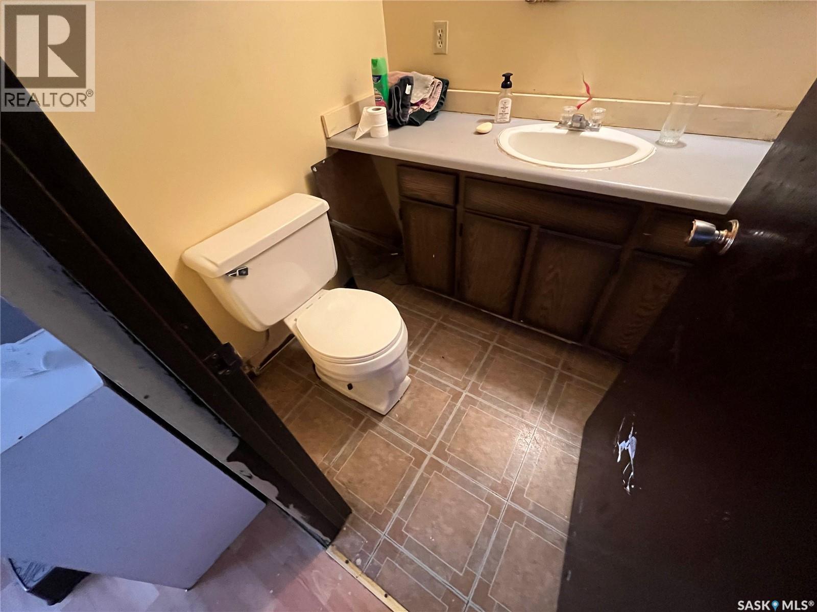 128 1st Avenue S, Coronach, Saskatchewan  S0H 0Z0 - Photo 31 - SK047997