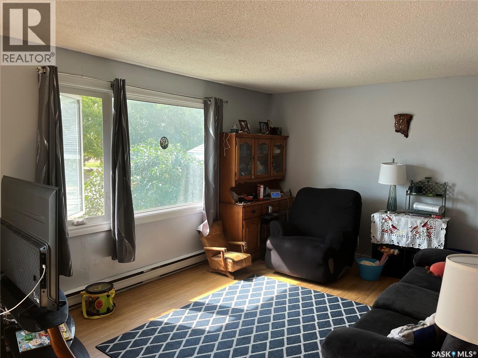128 1st Avenue S, Coronach, Saskatchewan  S0H 0Z0 - Photo 6 - SK047997