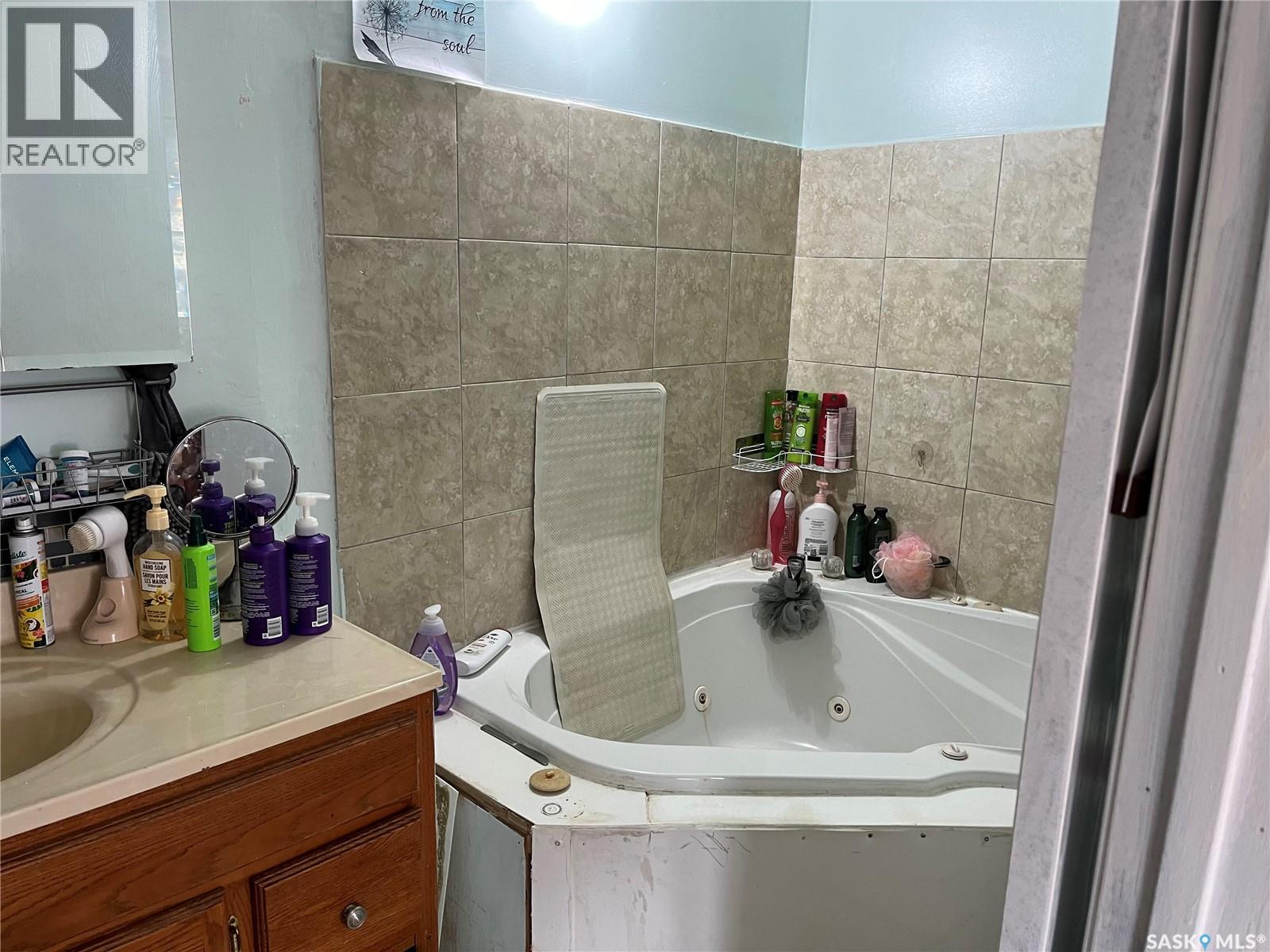 128 1st Avenue S, Coronach, Saskatchewan  S0H 0Z0 - Photo 7 - SK047997