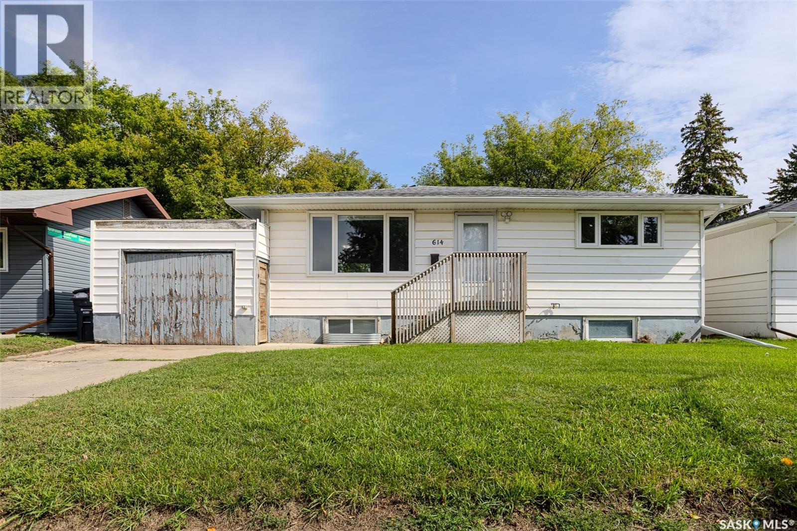 614 Q Avenue N, Saskatoon, Saskatchewan  S7L 2Y3 - Photo 1 - SK047887