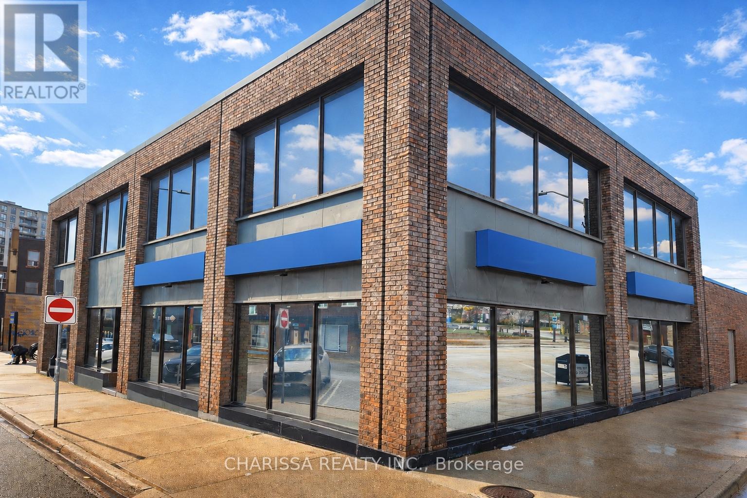 22 Clapperton Street, Barrie (City Centre), Ontario  L4M 1G4 - Photo 1 - S13764404