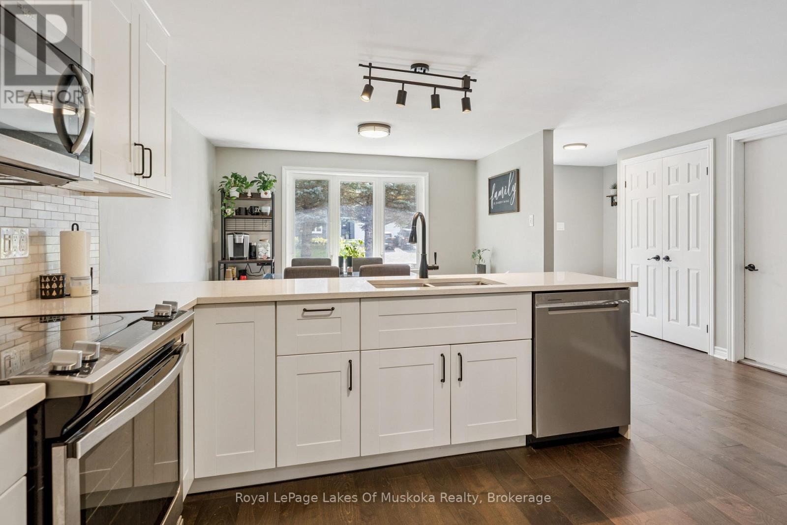 23 Maypark Drive, Bracebridge (Monck (Bracebridge)), Ontario  P1L 1C3 - Photo 8 - X13764388