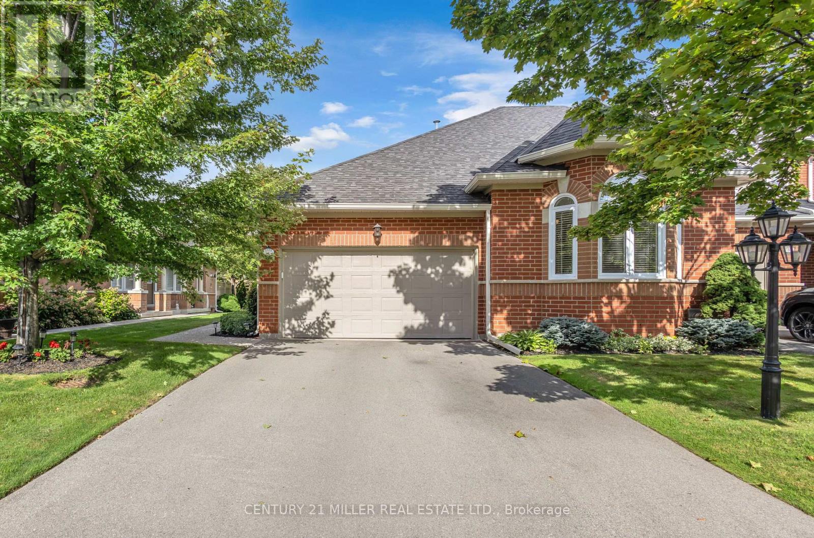 4 - 2175 Country Club Drive, Burlington, Ontario  L7M 4H9 - Photo 1 - W13764382