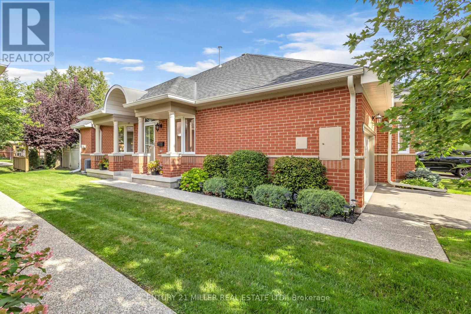 4 - 2175 Country Club Drive, Burlington, Ontario  L7M 4H9 - Photo 3 - W13764382