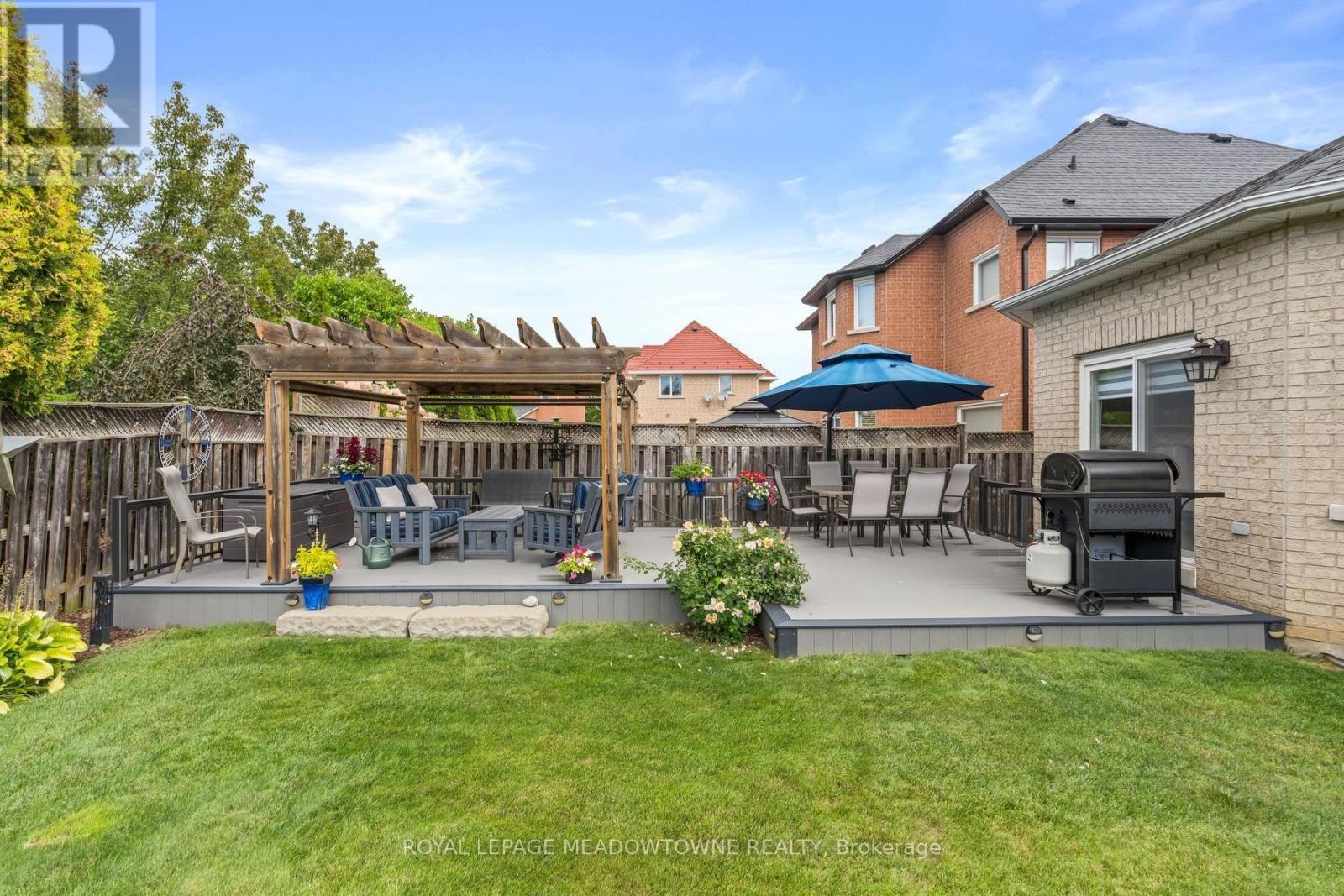 69 Chaplin Crescent, Halton Hills, Ontario  L7G 5V6 - Photo 3 - W13764408