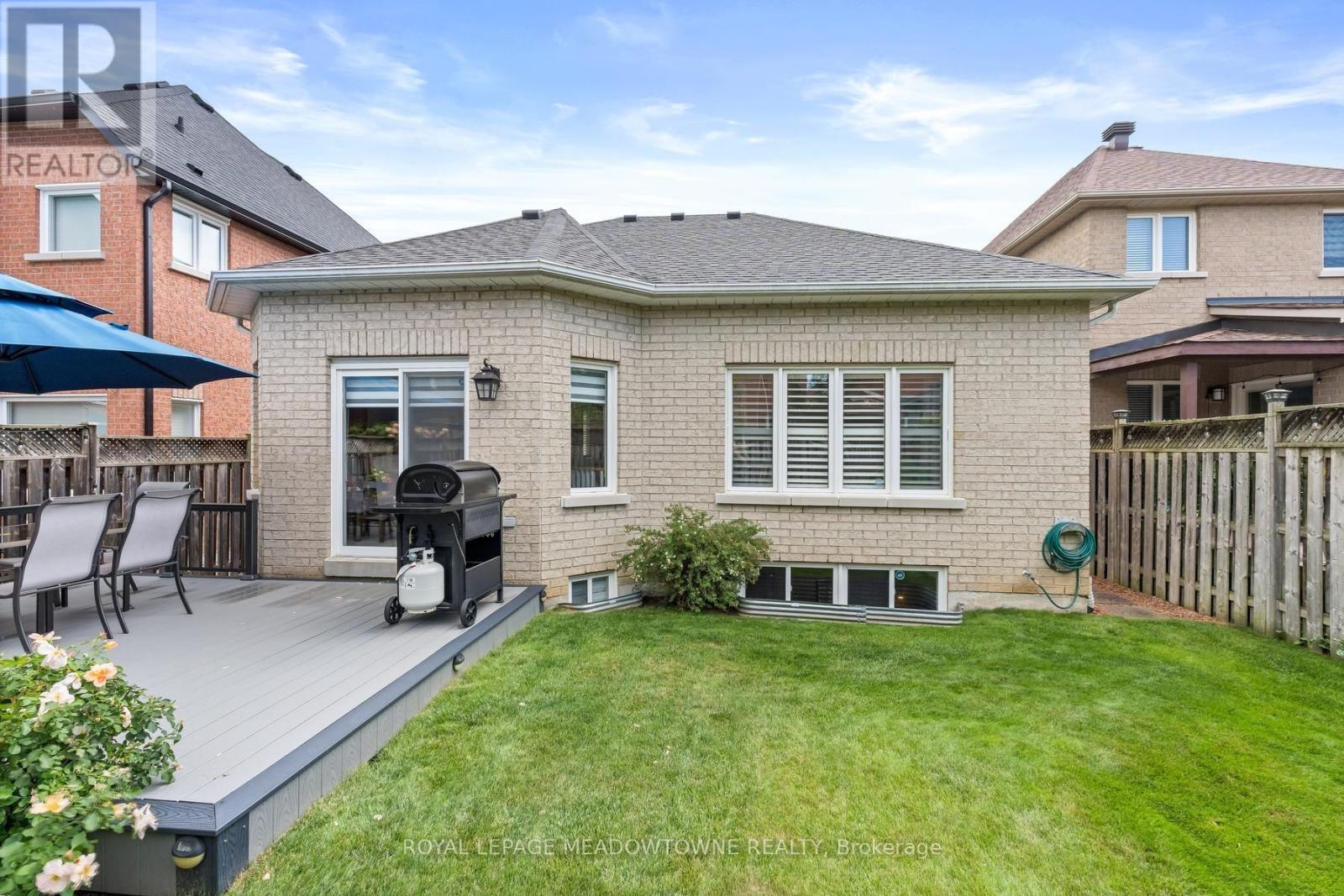 69 Chaplin Crescent, Halton Hills, Ontario  L7G 5V6 - Photo 49 - W13764408
