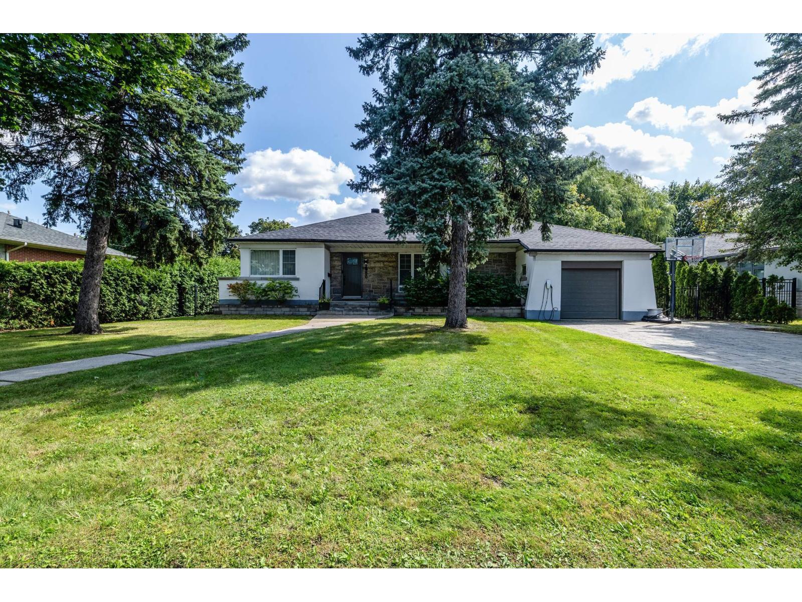 2950 Boul. Graham Mont-Royal Quebec Canada H3R1J7 3