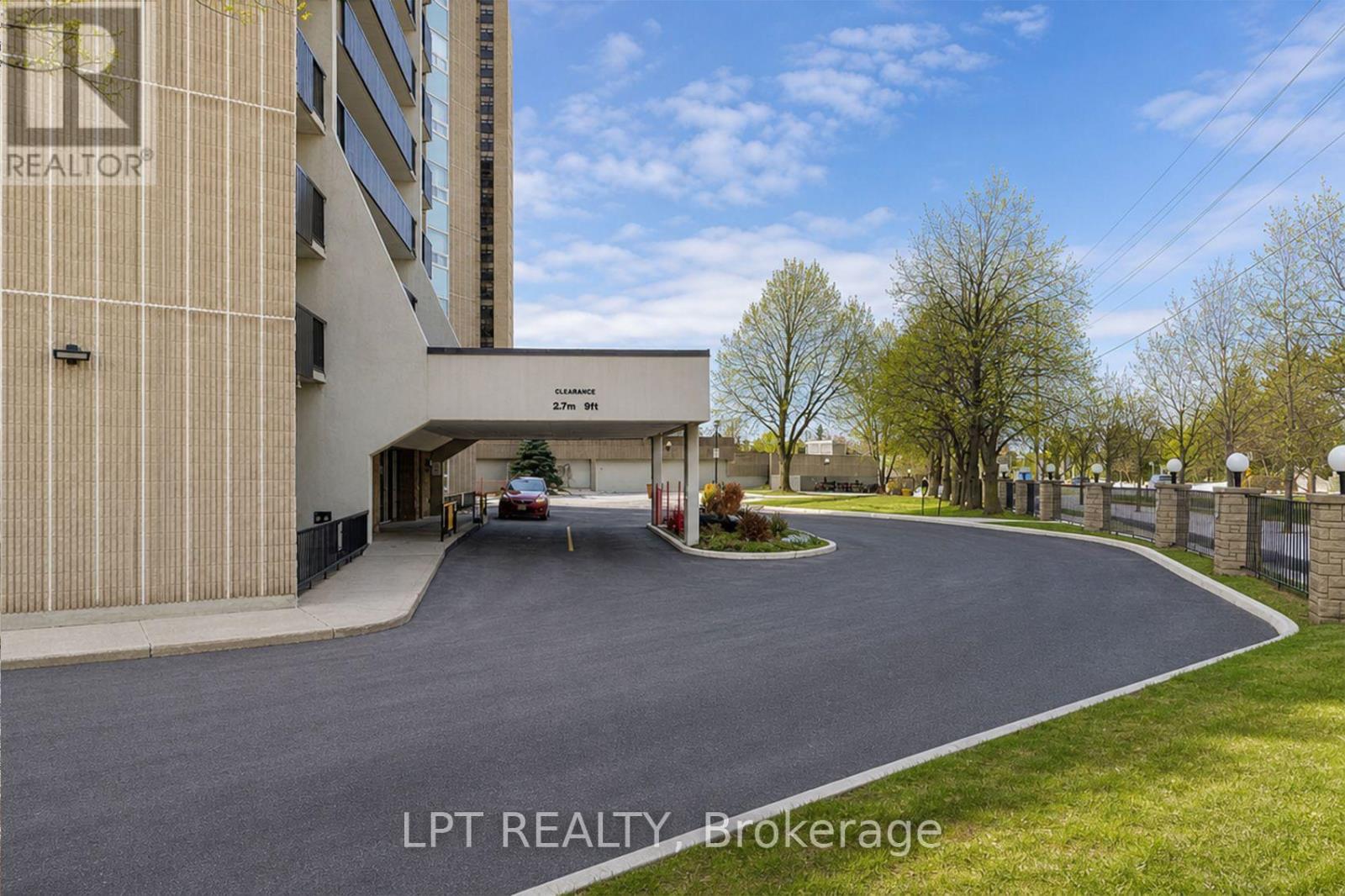 802 - 1380 Prince Of Wales Drive, Ottawa, Ontario  K2C 3N5 - Photo 2 - X13764612
