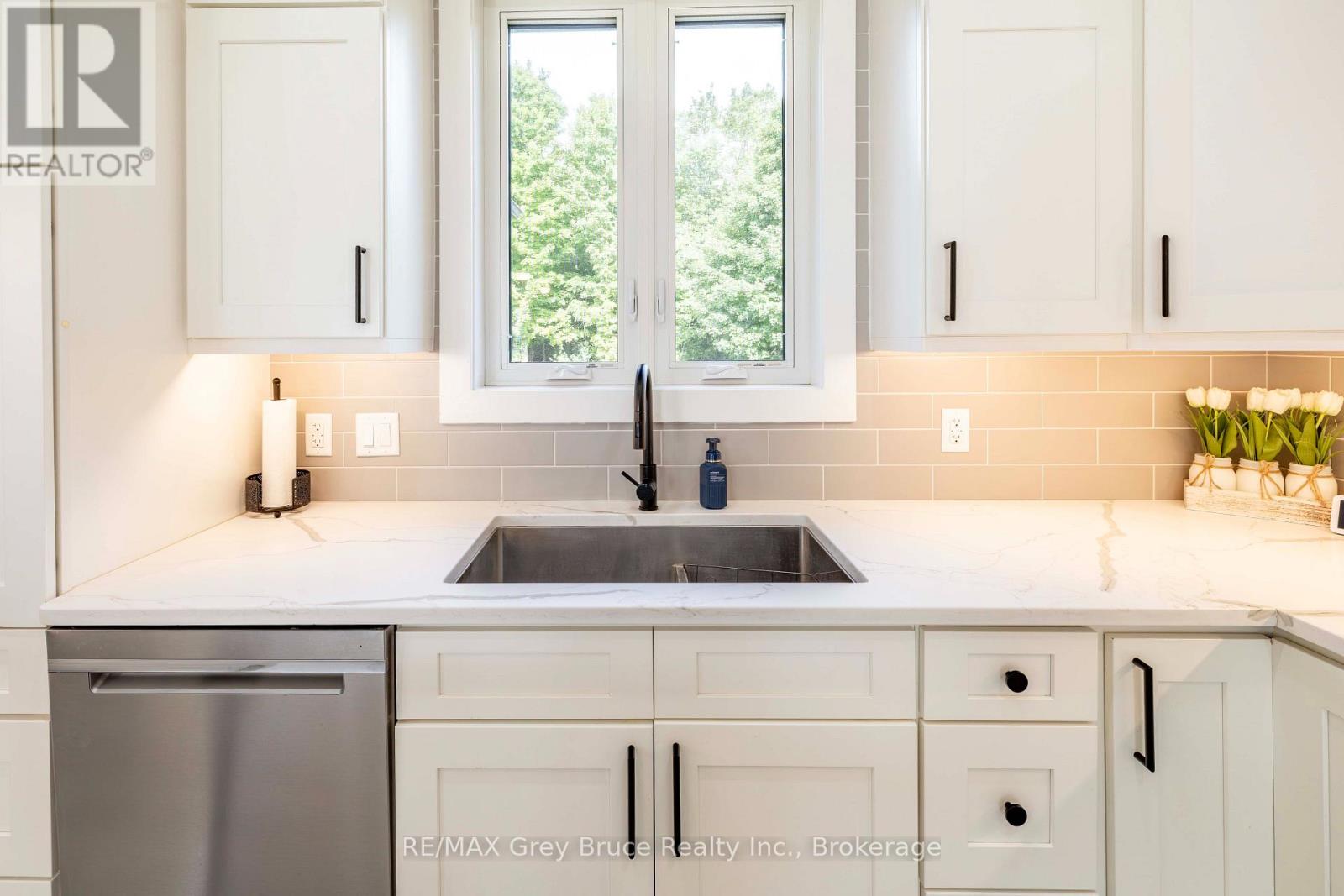 63 Howe Drive, Georgian Bluffs, Ontario  N0H 2K0 - Photo 14 - X13764578