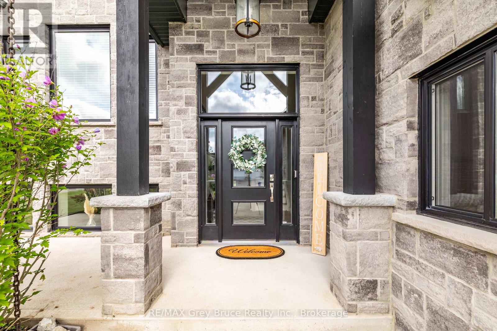 63 Howe Drive, Georgian Bluffs, Ontario  N0H 2K0 - Photo 3 - X13764578