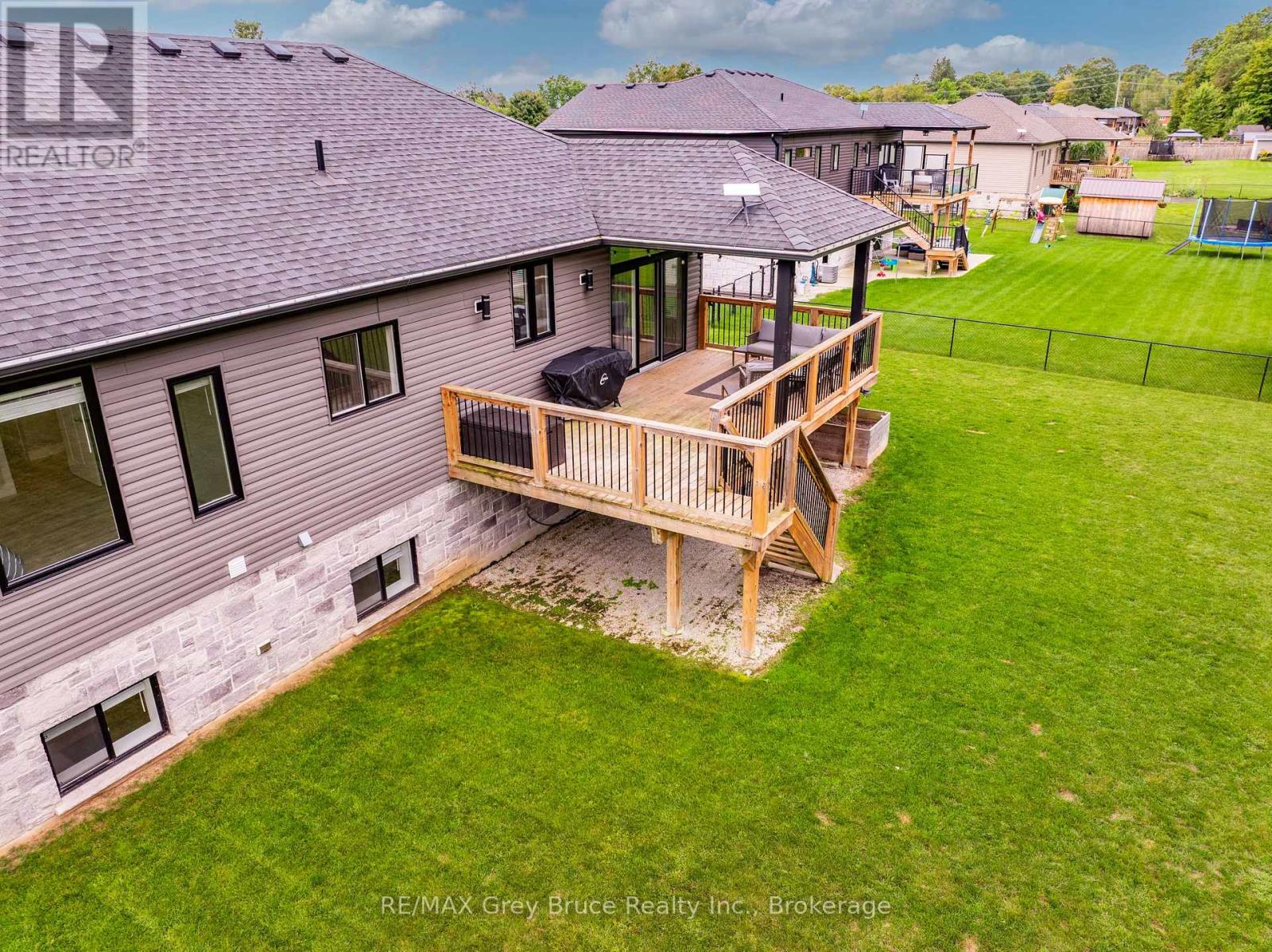 63 Howe Drive, Georgian Bluffs, Ontario  N0H 2K0 - Photo 37 - X13764578