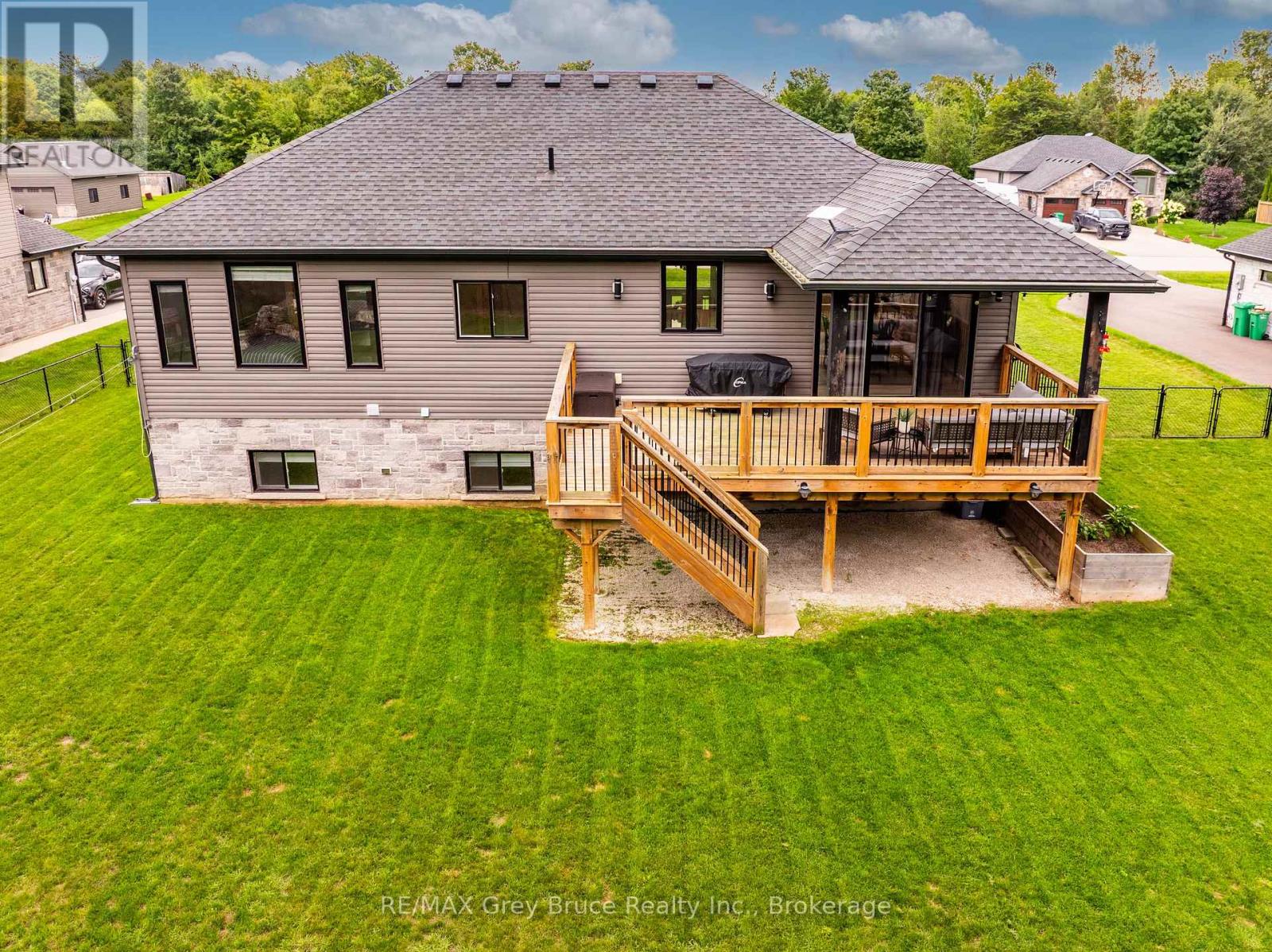 63 Howe Drive, Georgian Bluffs, Ontario  N0H 2K0 - Photo 38 - X13764578