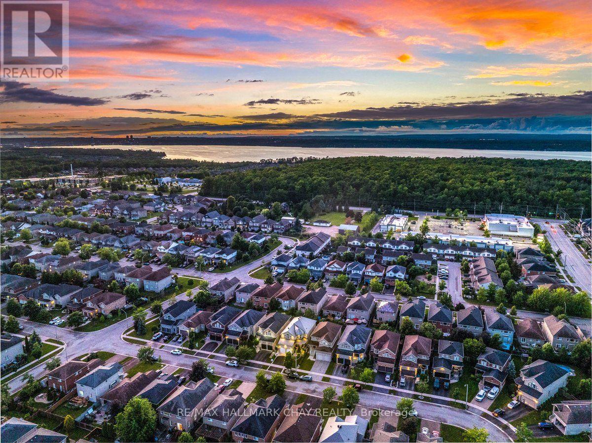 12 Parisian Crescent, Barrie (Innis-Shore), Ontario  L4N 0Y9 - Photo 4 - S13764510