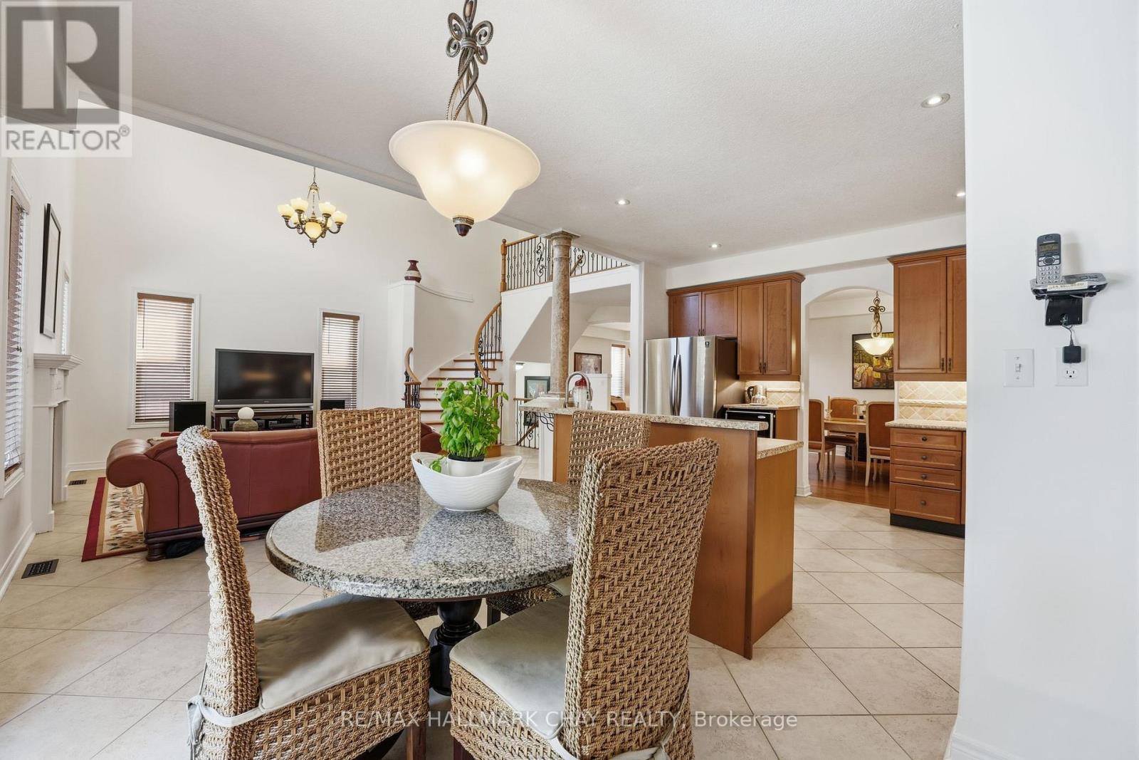 12 Parisian Crescent, Barrie (Innis-Shore), Ontario  L4N 0Y9 - Photo 6 - S13764510