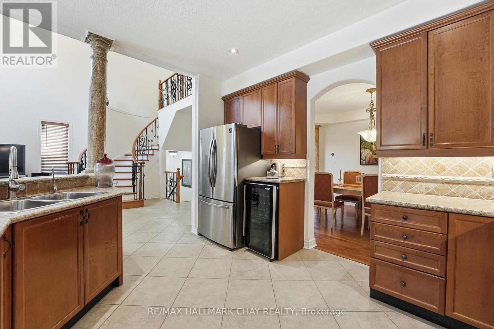 12 Parisian Crescent, Barrie (Innis-Shore), Ontario  L4N 0Y9 - Photo 8 - S13764510