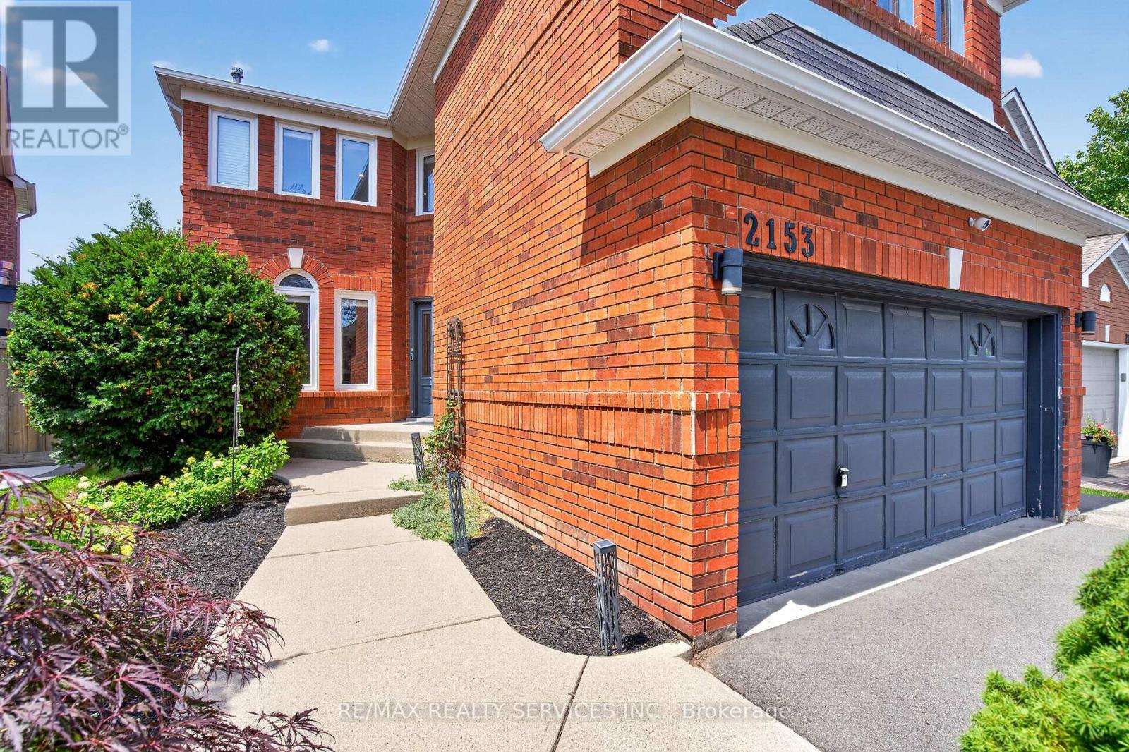 2153 Oak Bliss Crescent, Oakville, Ontario  L6M 3K2 - Photo 4 - W13764456