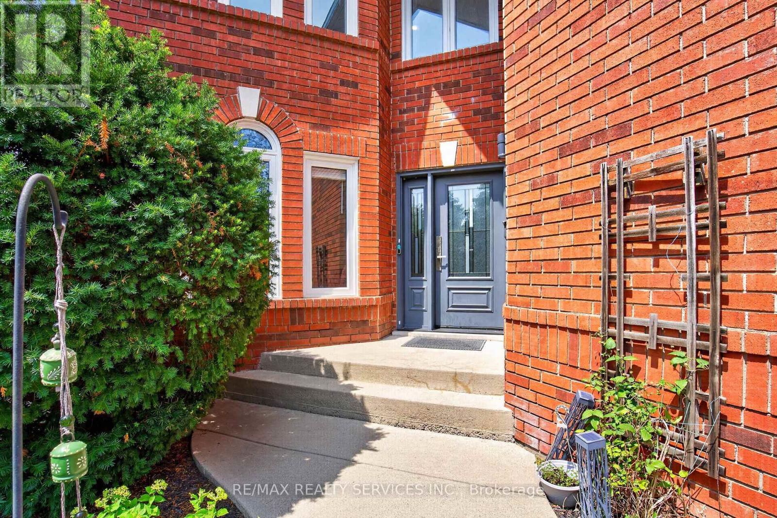 2153 Oak Bliss Crescent, Oakville, Ontario  L6M 3K2 - Photo 5 - W13764456