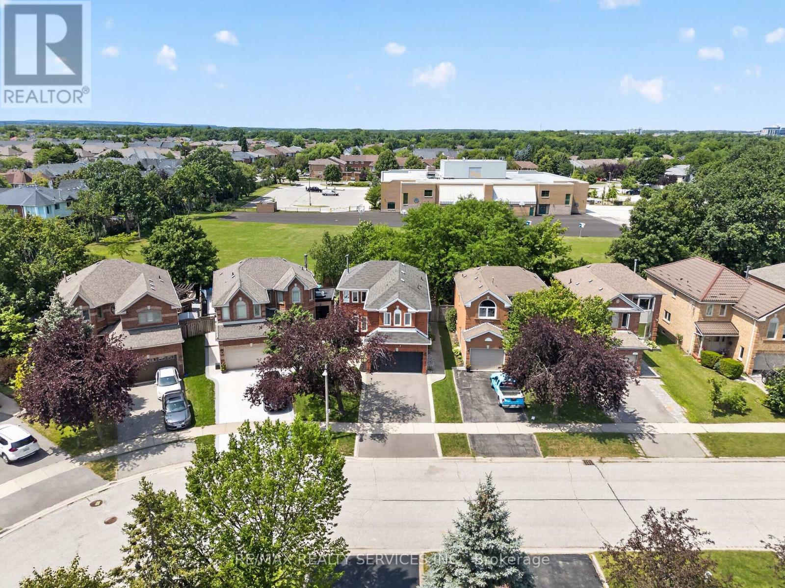 2153 Oak Bliss Crescent, Oakville, Ontario  L6M 3K2 - Photo 7 - W13764456