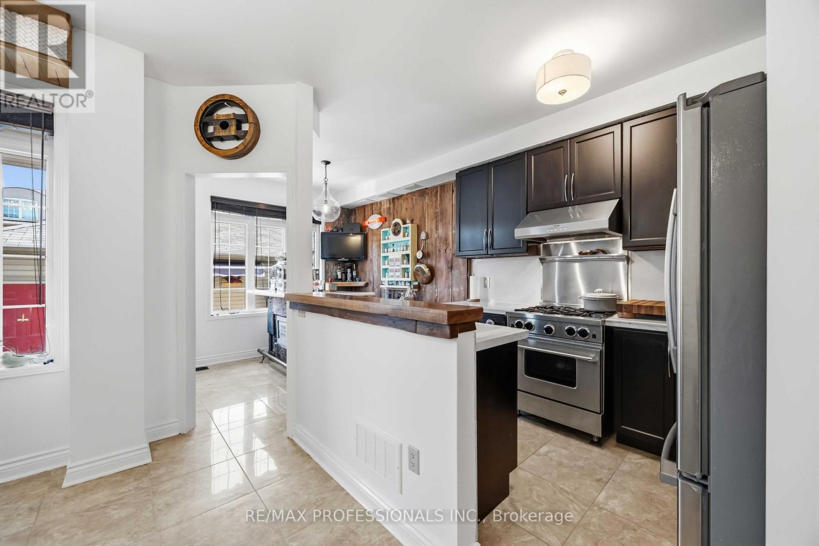 26 Abraham Welsh Road, Toronto, Ontario  M9M 0B7 - Photo 5 - W13764492