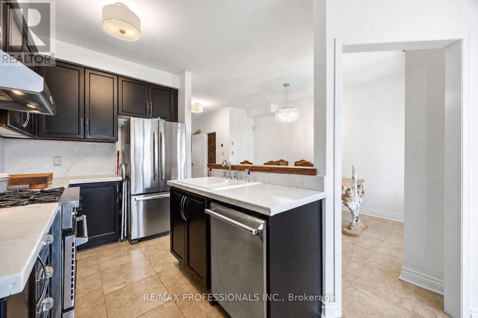 26 Abraham Welsh Road, Toronto, Ontario  M9M 0B7 - Photo 7 - W13764492