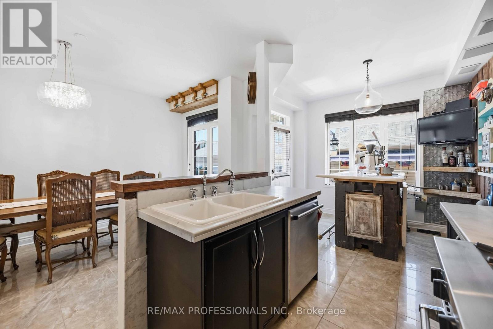 26 Abraham Welsh Road, Toronto, Ontario  M9M 0B7 - Photo 8 - W13764492