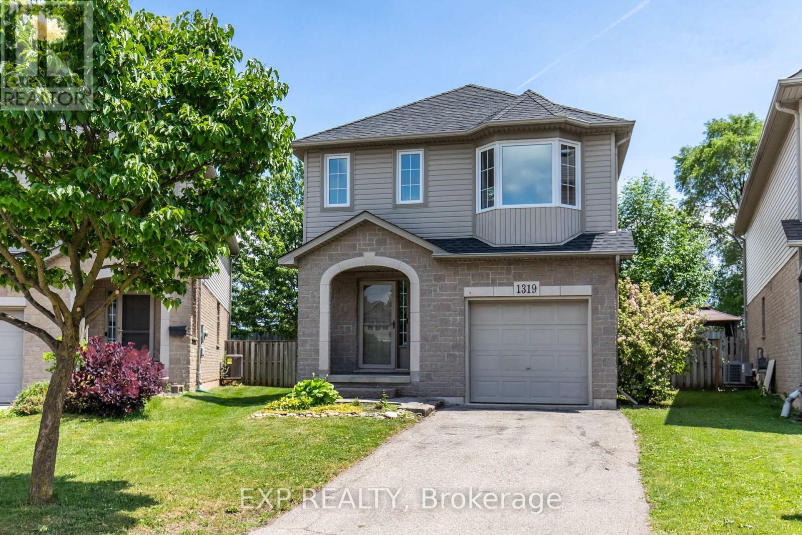 1319 Bonnie Court, Burlington, Ontario  L7R 5A2 - Photo 1 - W13764502