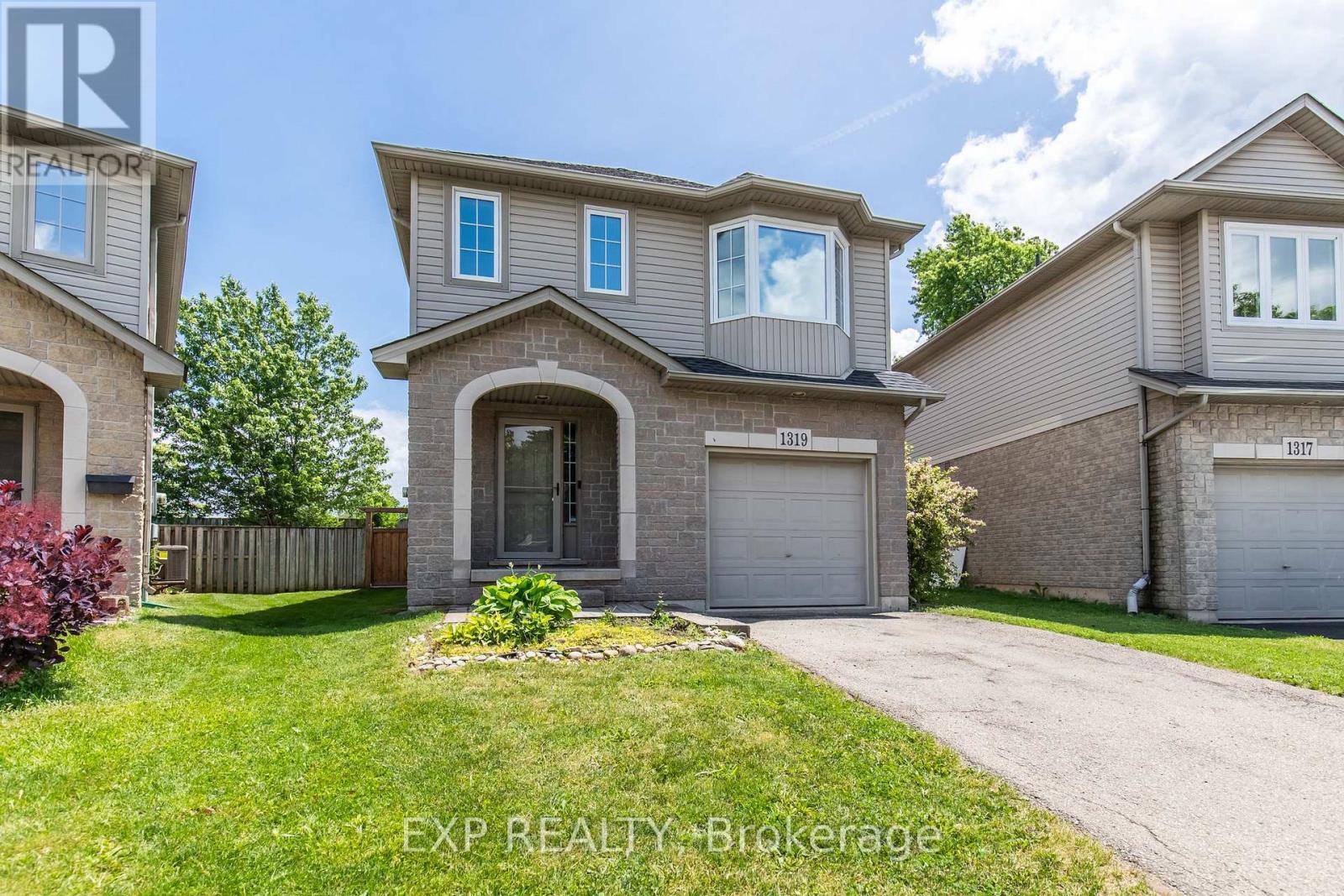 1319 Bonnie Court, Burlington, Ontario  L7R 5A2 - Photo 2 - W13764502