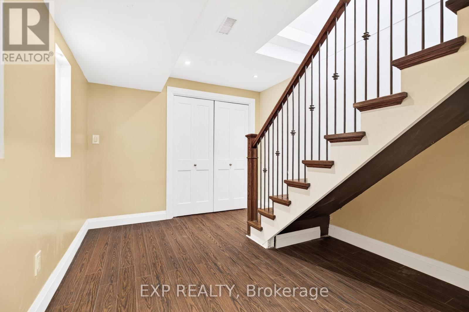 1319 Bonnie Court, Burlington, Ontario  L7R 5A2 - Photo 35 - W13764502