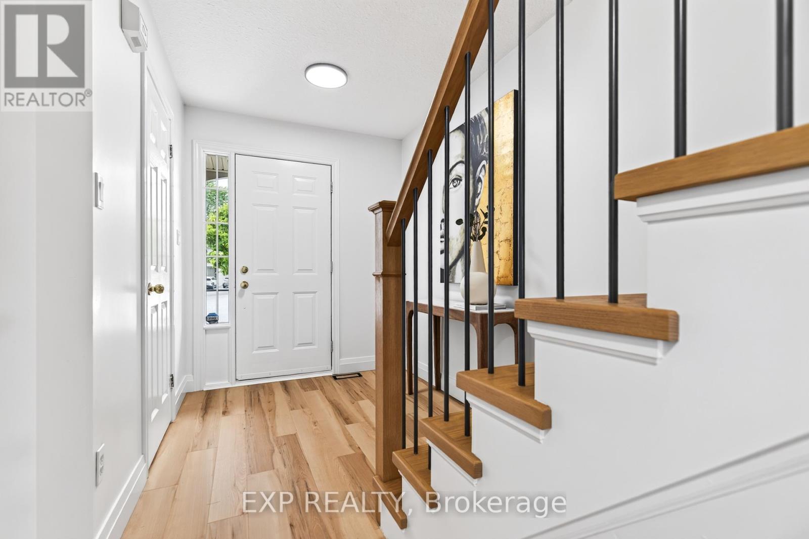 1319 Bonnie Court, Burlington, Ontario  L7R 5A2 - Photo 4 - W13764502