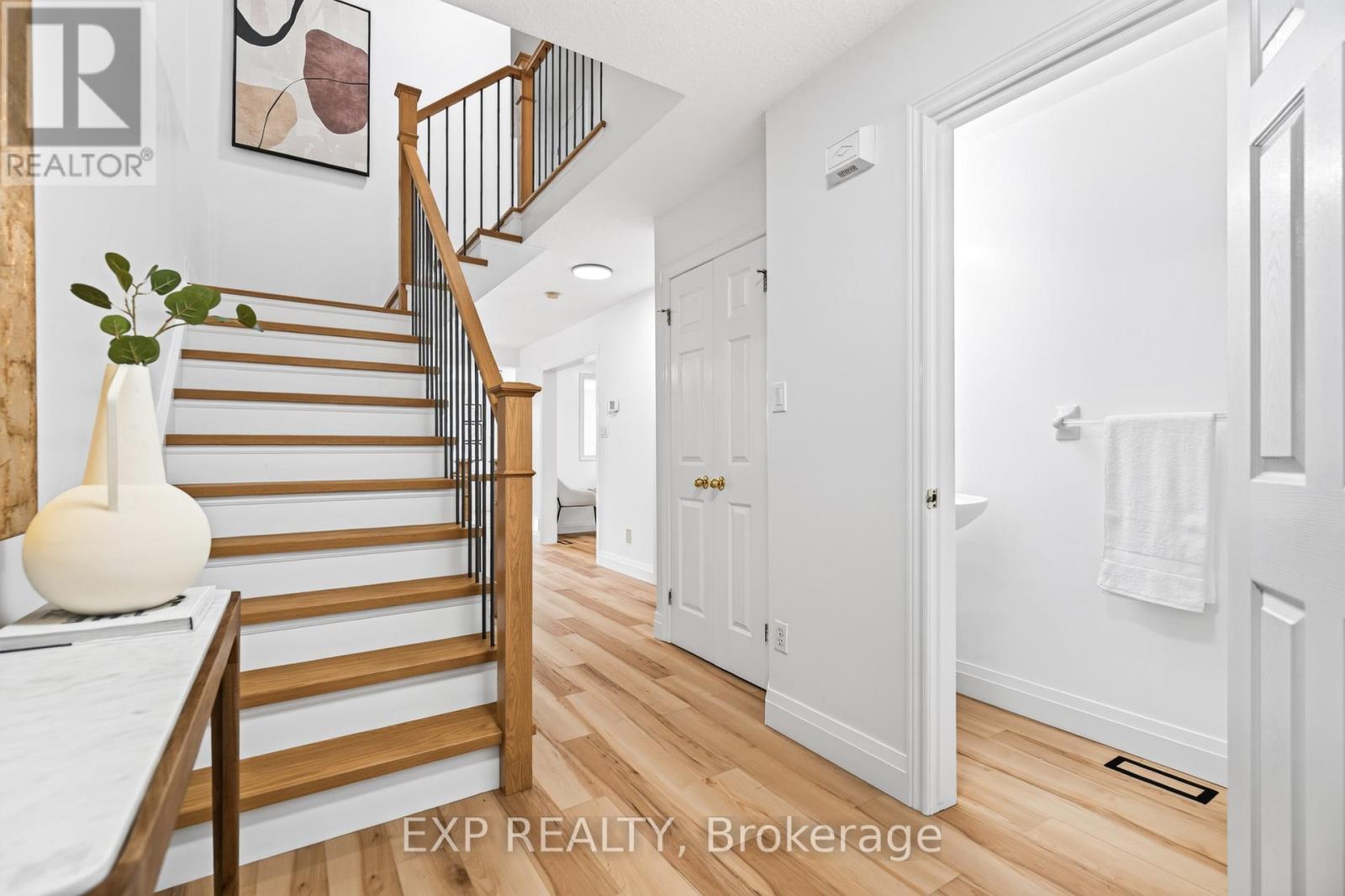 1319 Bonnie Court, Burlington, Ontario  L7R 5A2 - Photo 6 - W13764502