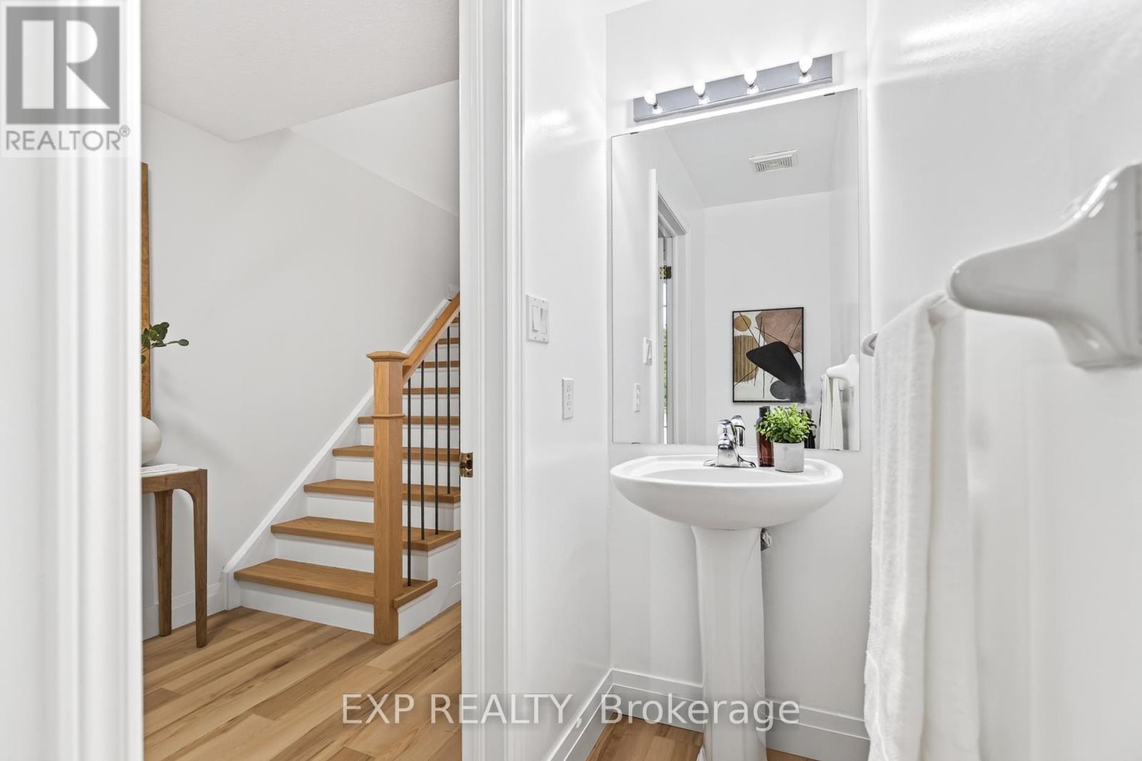 1319 Bonnie Court, Burlington, Ontario  L7R 5A2 - Photo 7 - W13764502