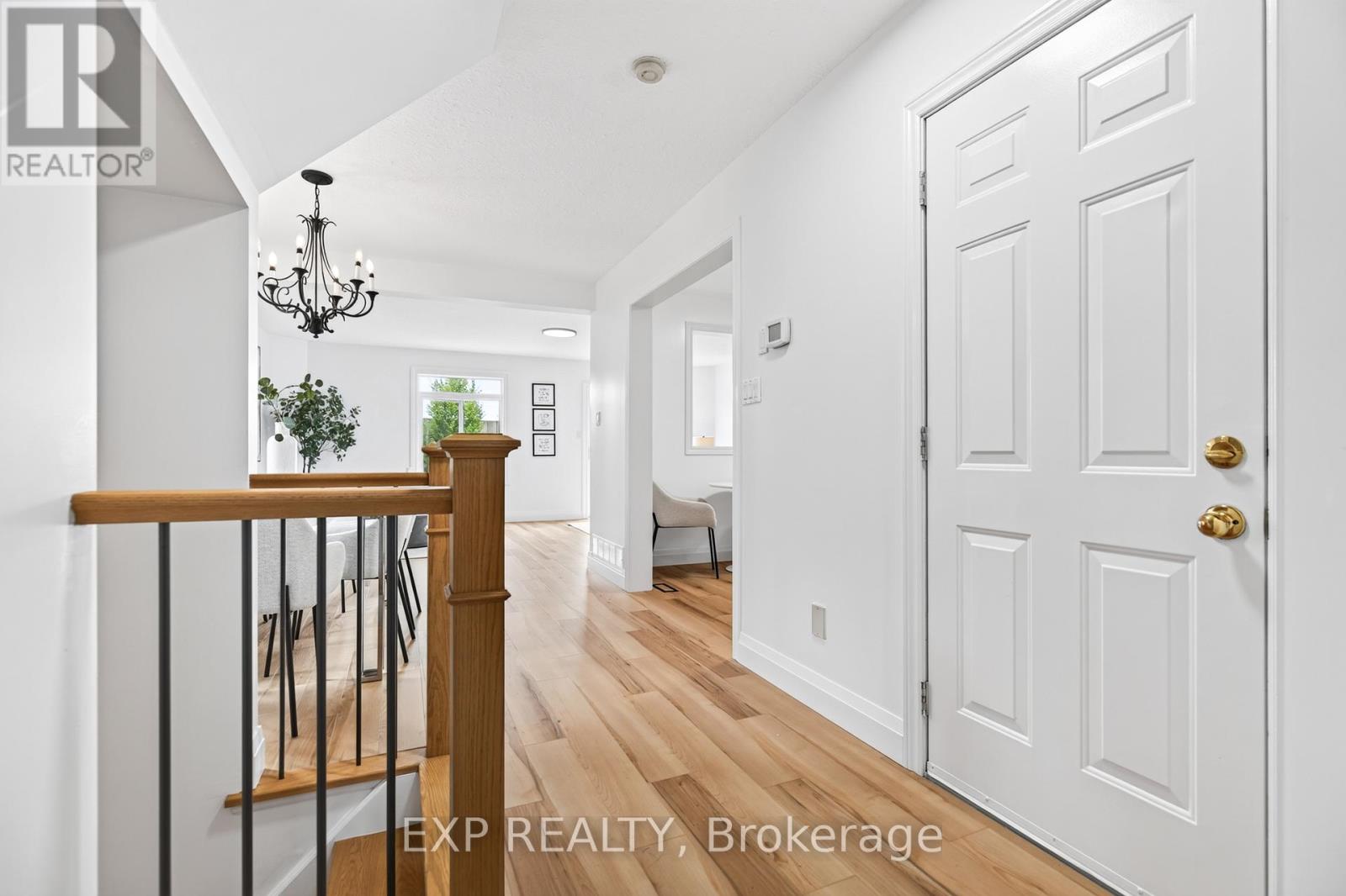 1319 Bonnie Court, Burlington, Ontario  L7R 5A2 - Photo 8 - W13764502