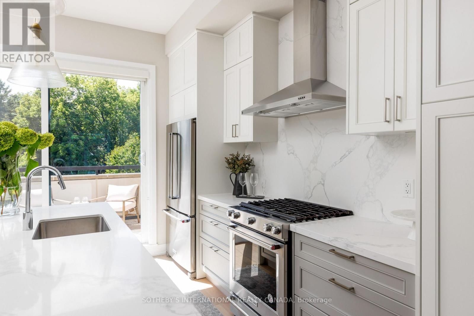 1130c Islington Avenue, Toronto, Ontario  M8Z 4S4 - Photo 14 - W13764526