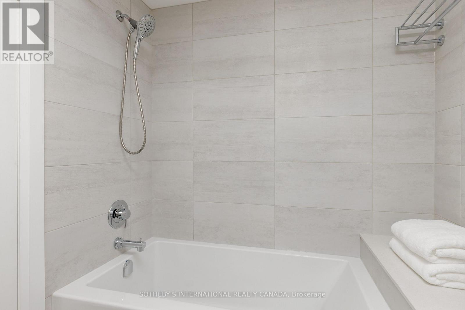 1130c Islington Avenue, Toronto, Ontario  M8Z 4S4 - Photo 25 - W13764526