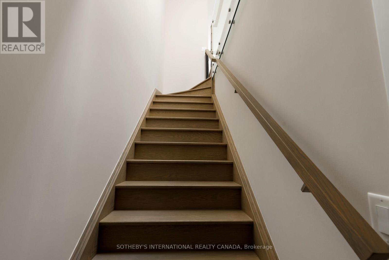 1130c Islington Avenue, Toronto, Ontario  M8Z 4S4 - Photo 27 - W13764526