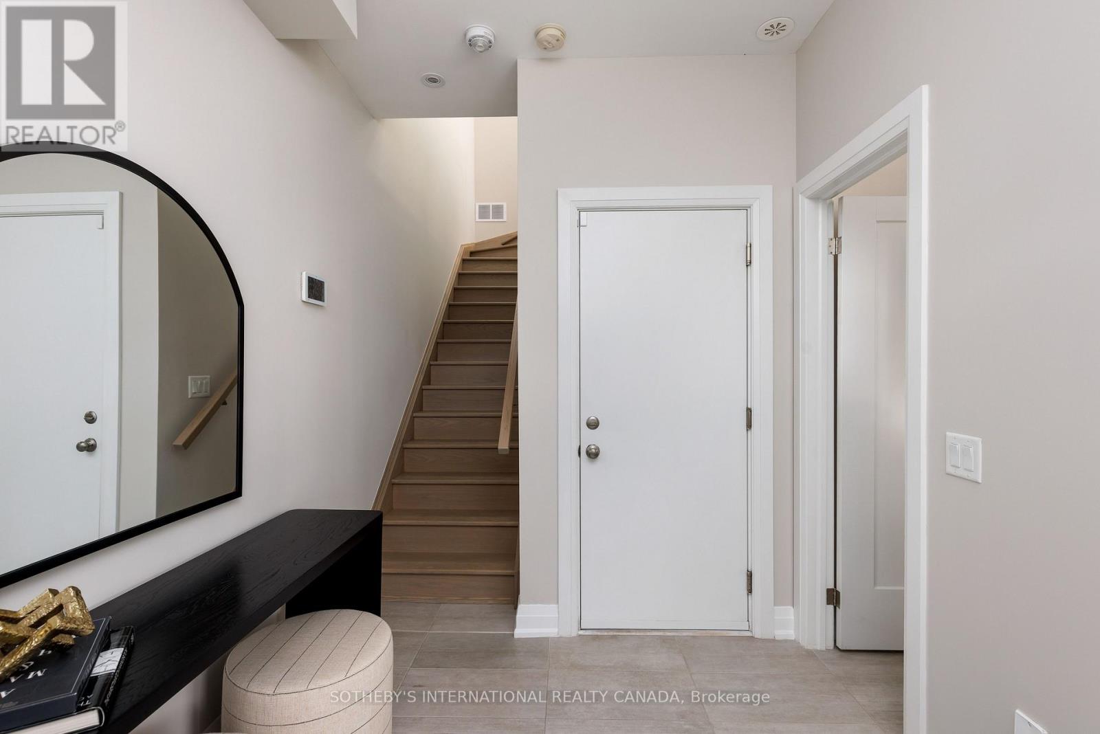 1130c Islington Avenue, Toronto, Ontario  M8Z 4S4 - Photo 4 - W13764526