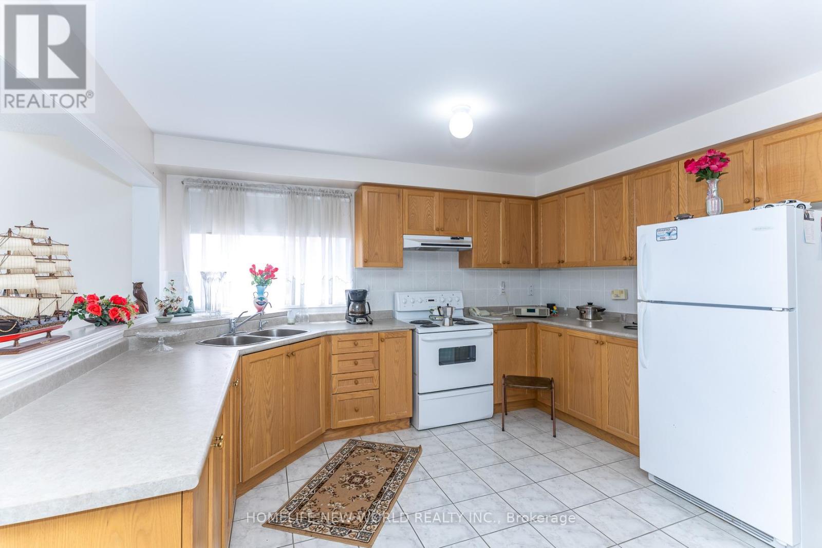 12 Touchstone Drive, Toronto, Ontario  M6M 5L2 - Photo 16 - W13764600