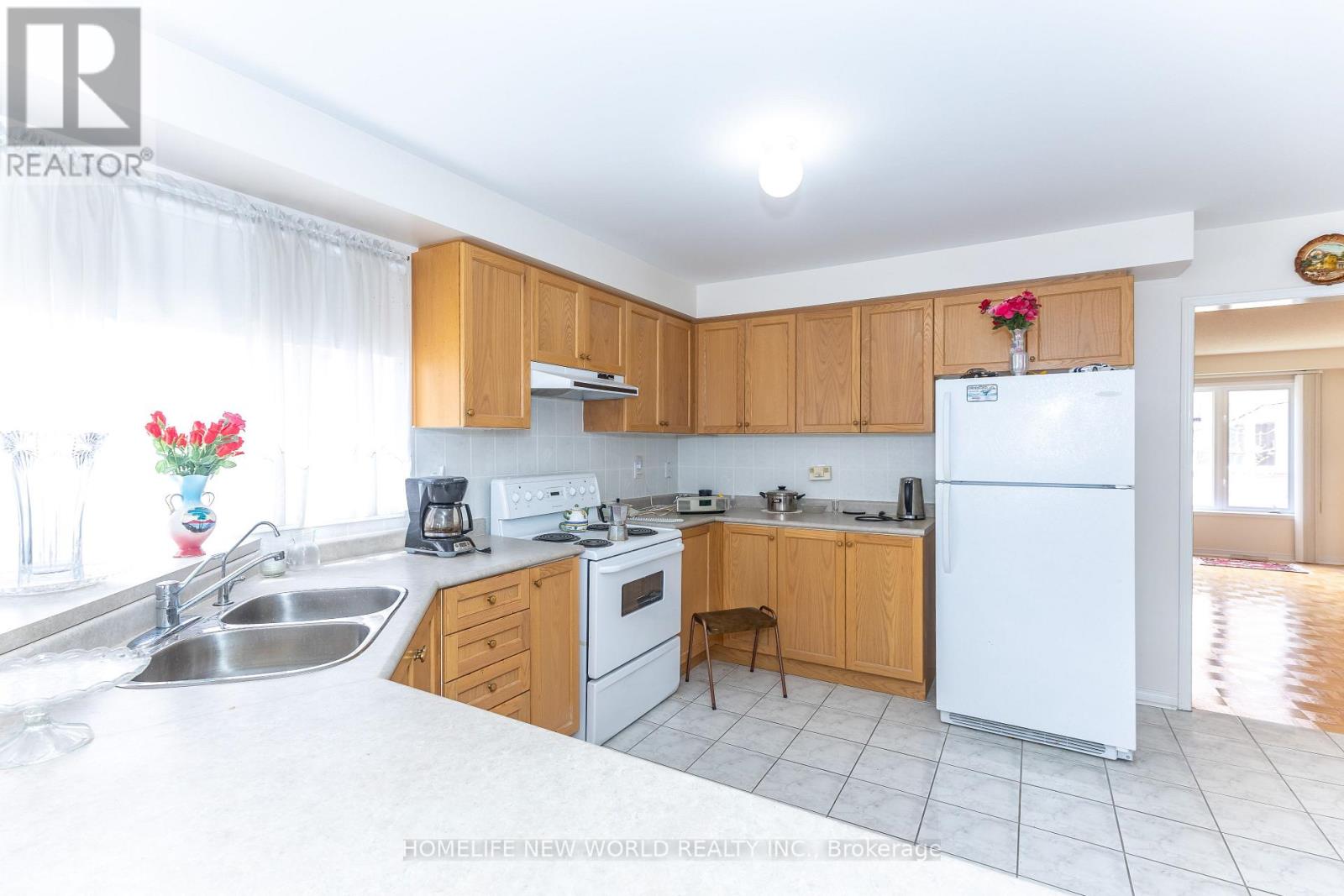 12 Touchstone Drive, Toronto, Ontario  M6M 5L2 - Photo 17 - W13764600
