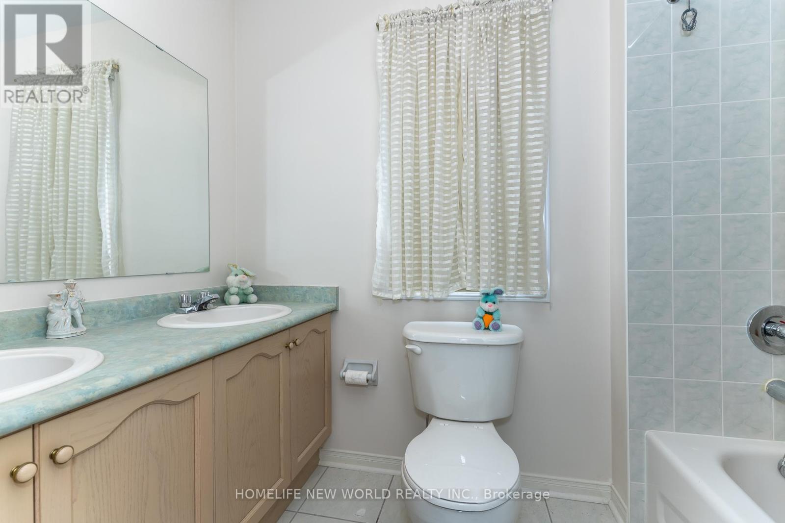 12 Touchstone Drive, Toronto, Ontario  M6M 5L2 - Photo 36 - W13764600