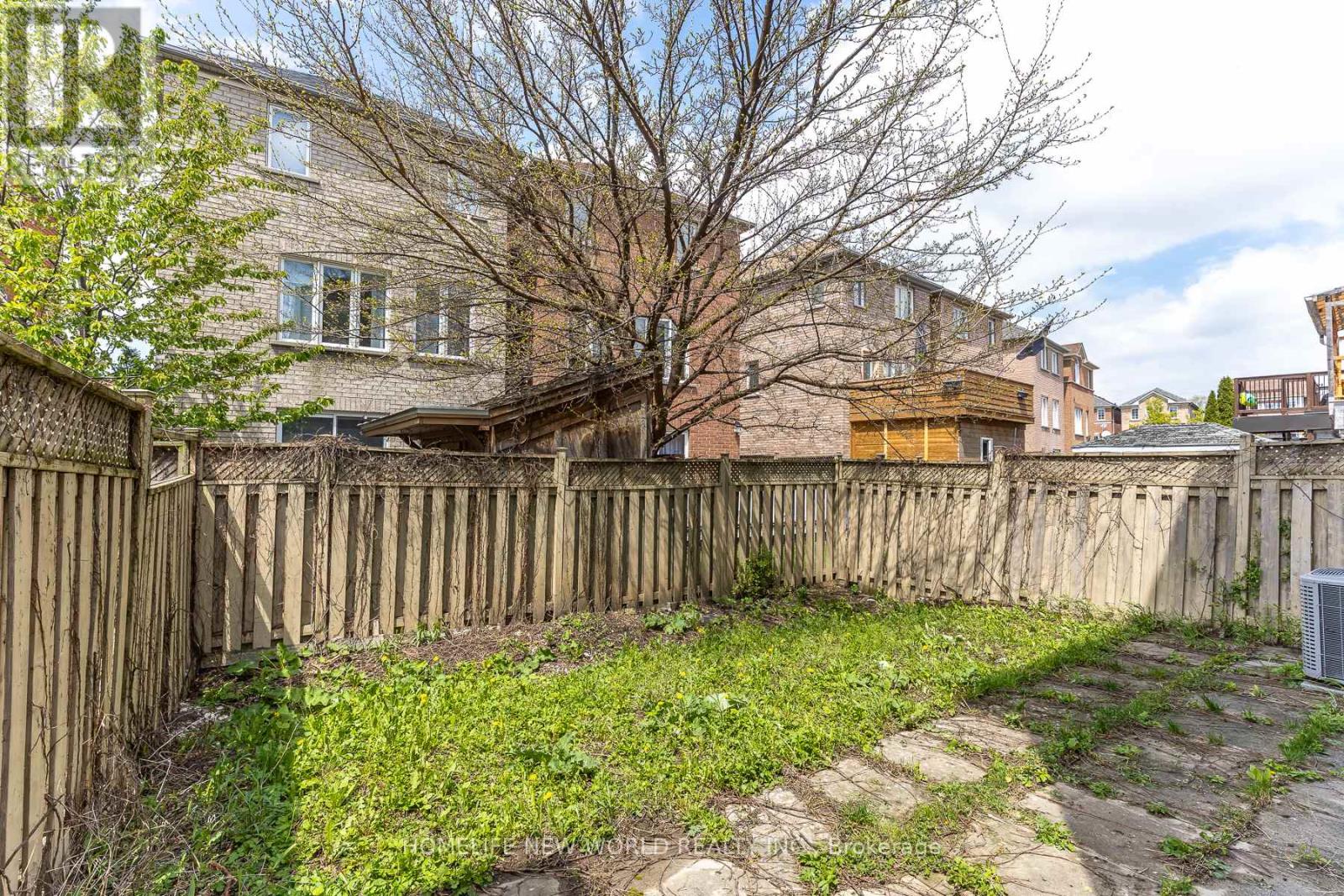 12 Touchstone Drive, Toronto, Ontario  M6M 5L2 - Photo 47 - W13764600