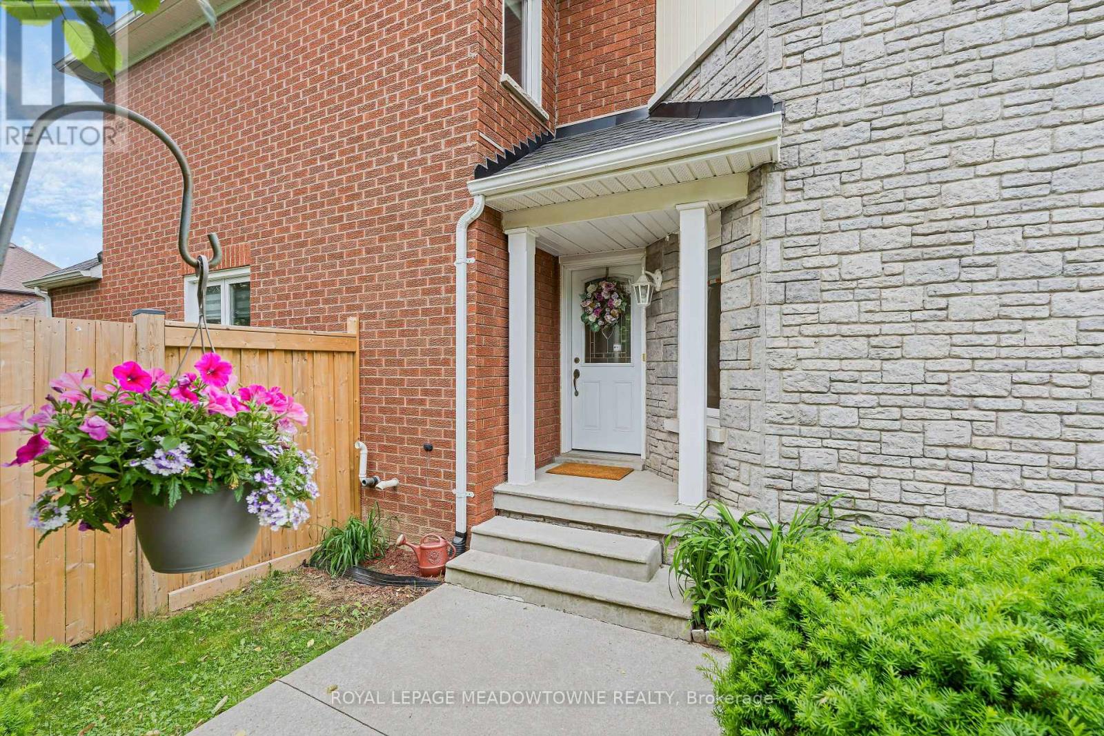 73 James Young Drive, Halton Hills, Ontario  L7G 5S5 - Photo 2 - W13764618