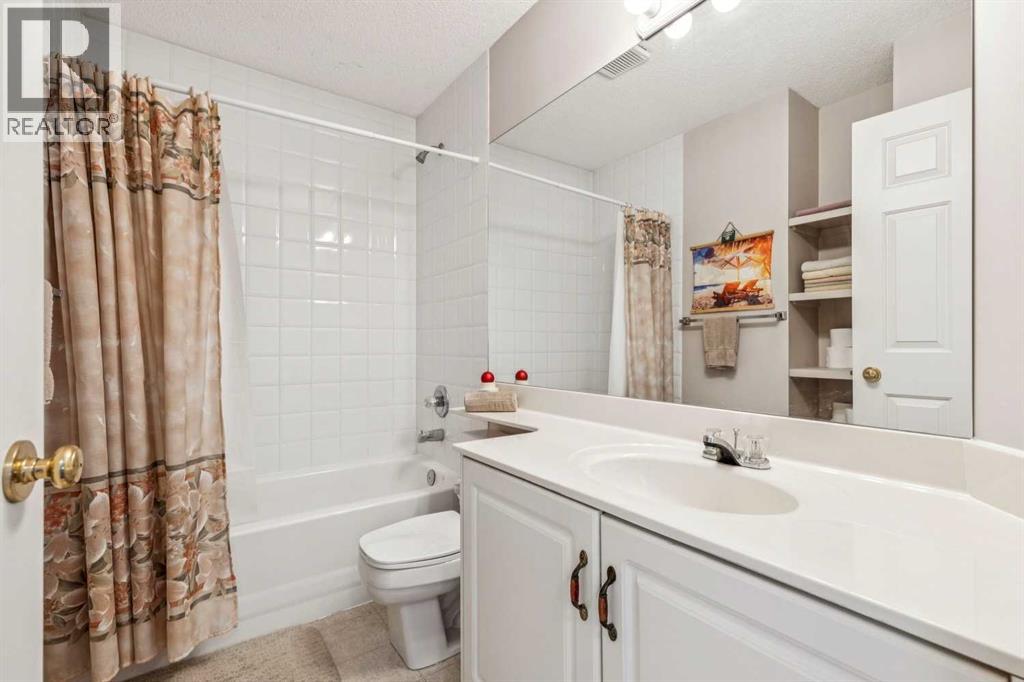 40 Country Hills Bay NW, Calgary, Alberta  T3K 4Y6 - Photo 34 - A2343591