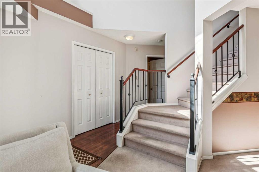 40 Country Hills Bay NW, Calgary, Alberta  T3K 4Y6 - Photo 4 - A2343591