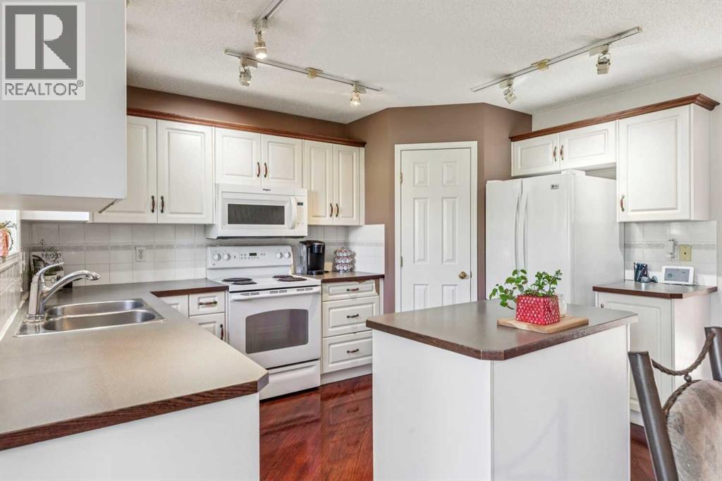 40 Country Hills Bay NW, Calgary, Alberta  T3K 4Y6 - Photo 12 - A2343591