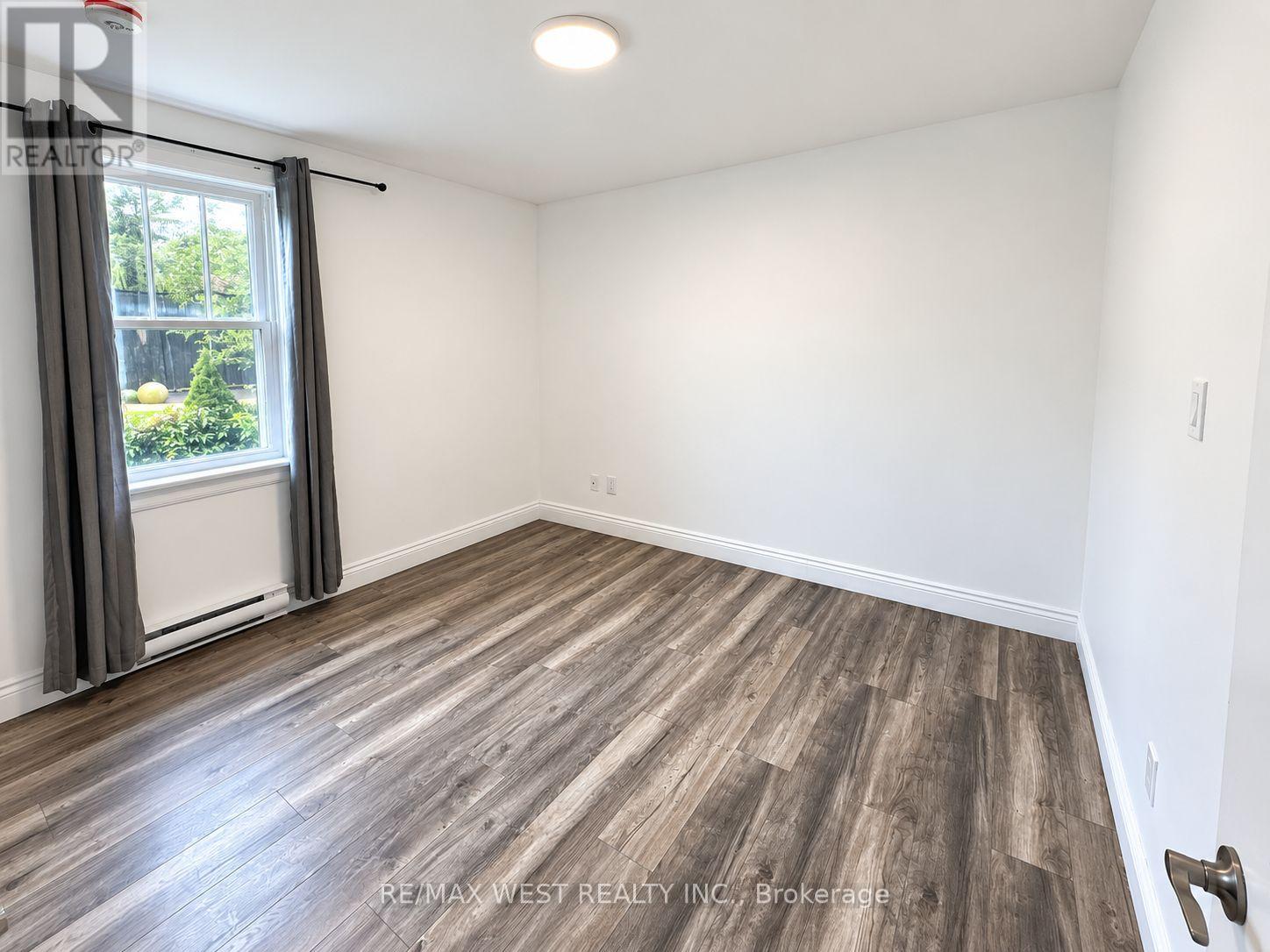 Main Level - 533 Courtland Avenue E, Kitchener, Ontario  N2G 2W9 - Photo 9 - X13764590