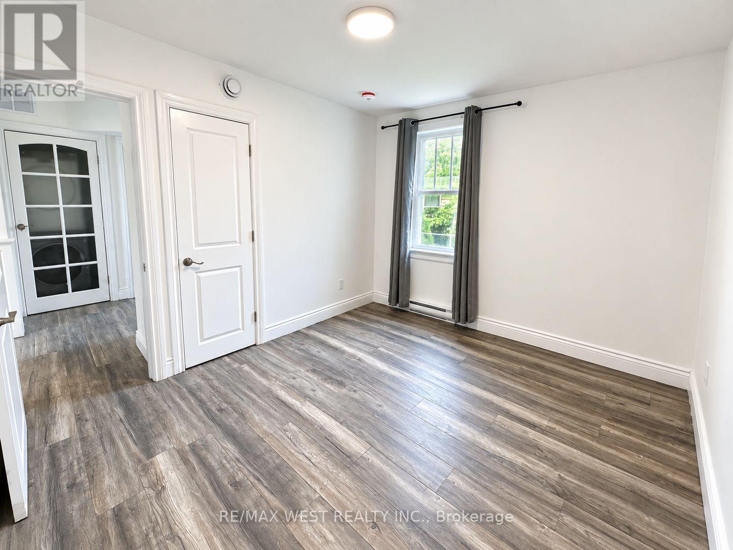 Main Level - 533 Courtland Avenue E, Kitchener, Ontario  N2G 2W9 - Photo 8 - X13764590