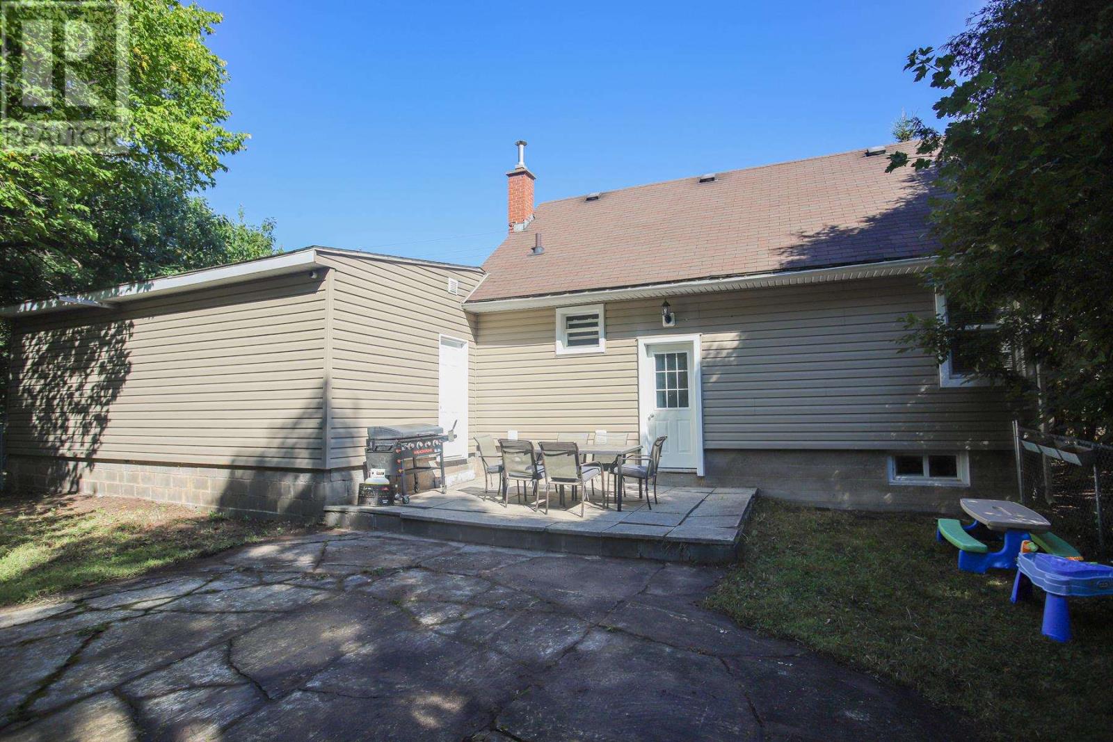535 Macdonald Ave, Sault Ste. Marie, Ontario  P6B 1H8 - Photo 31 - SM262485