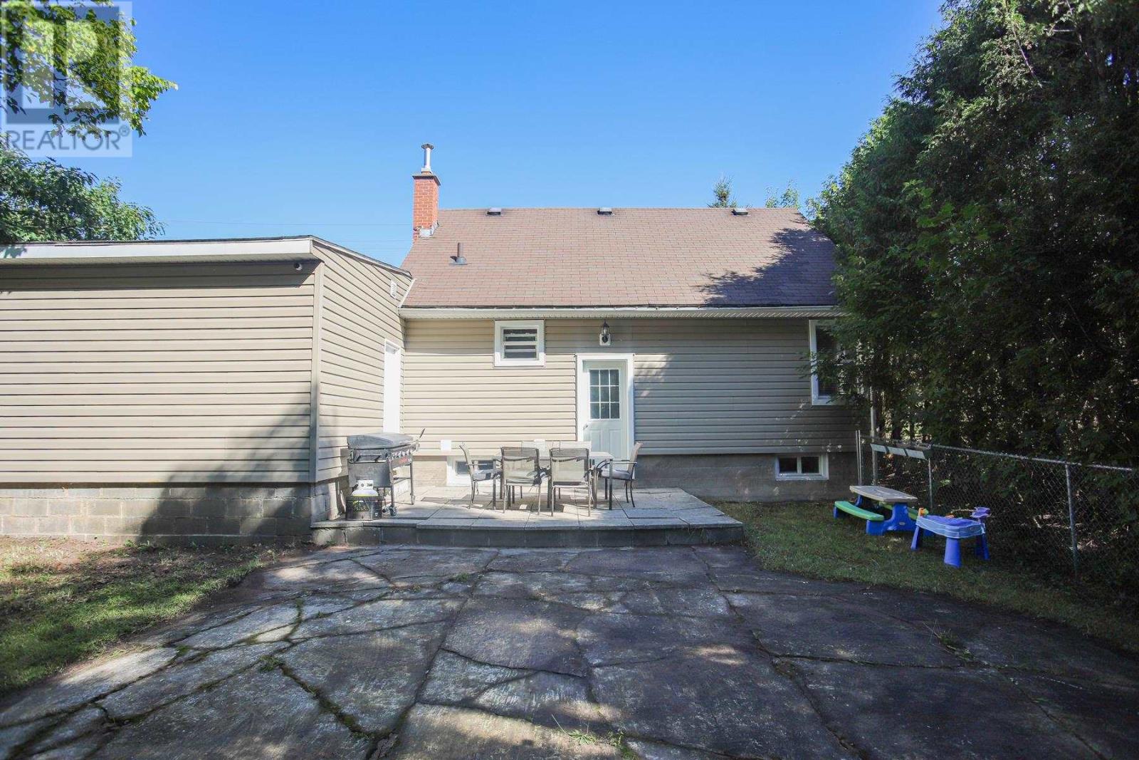535 Macdonald Ave, Sault Ste. Marie, Ontario  P6B 1H8 - Photo 33 - SM262485